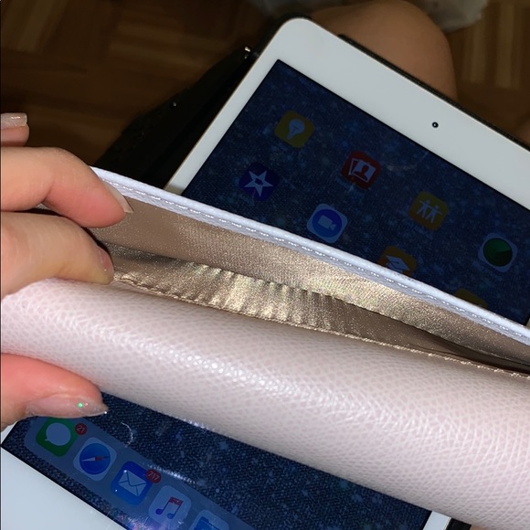 Guess pink wallet - Picture 4 of 4